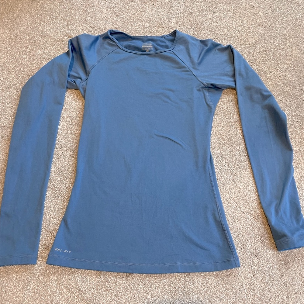 Nike Dri-Fit Workout Top. Baby blue. xs = extra small.